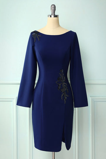 Vestido azul oscuro de la madre de la novia